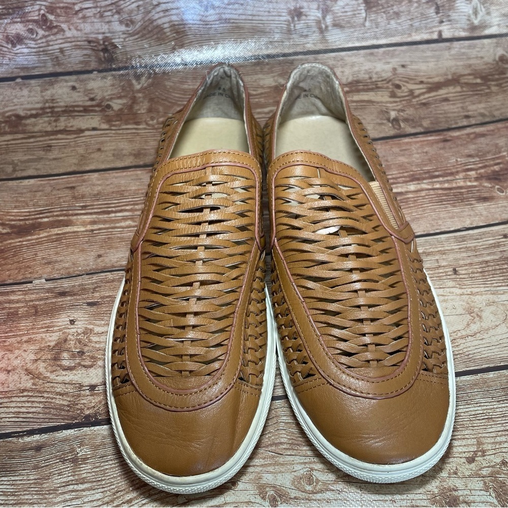 J/slides Woman Tan Slides on sneakers size 8.5